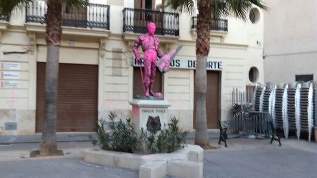 Juicio oral para los jóvenes que atentaron contra la estatua de Enrique Ponce en Chiva