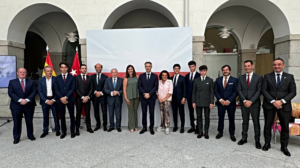 La Comunidad de Madrid recibe a los finalistas de la Copa Chenel y del Circuito de Madrid