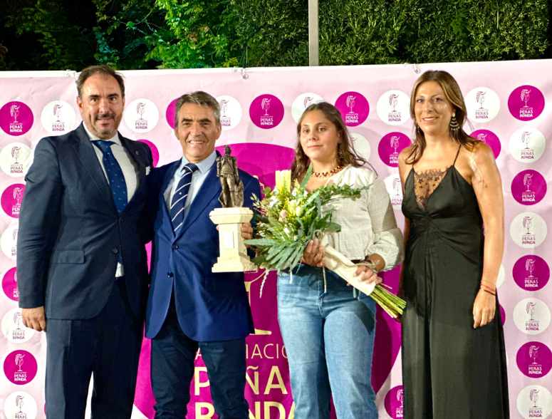 La Fundación Toro de Lidia recibe le premio ‘Pedro Romero’ de la Asociación de Peñas de Ronda
